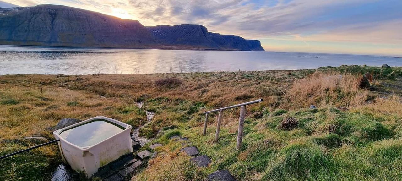 Dixon Cabin Nr. 7 / Dixon Sumarhus Nr. 7 @Kirkjubraut Talknafjordur Bagian luar foto